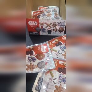 Star Wars Holiday/Christmas Theme Mystery Blind Bag(s) Character Clips 6 Bags